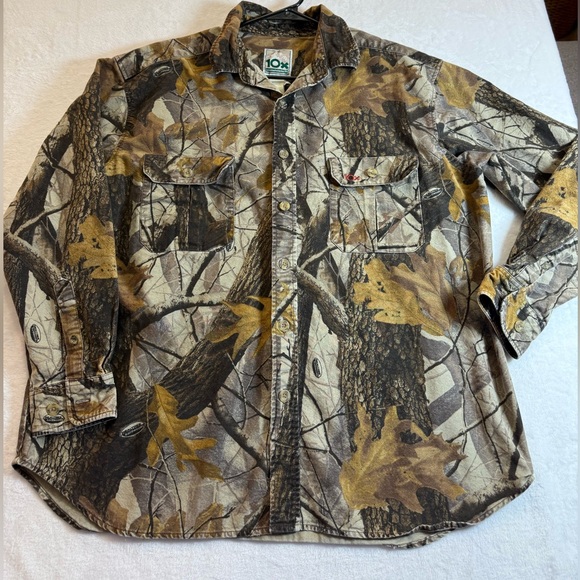 Other - Men's 10X Realtree Hardwoods Camouflage Button Down
